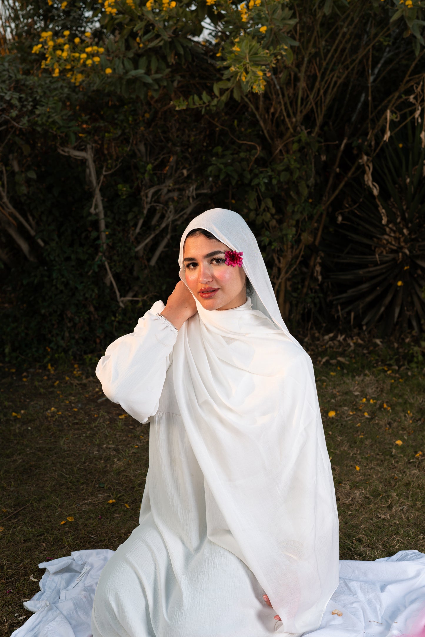 MODAL ( White )